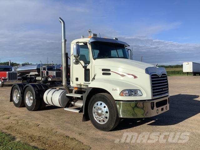 Mack CXU613 Tracteur routier