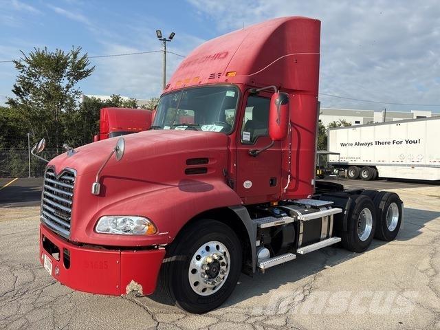 Mack CXU613 Tracteur routier
