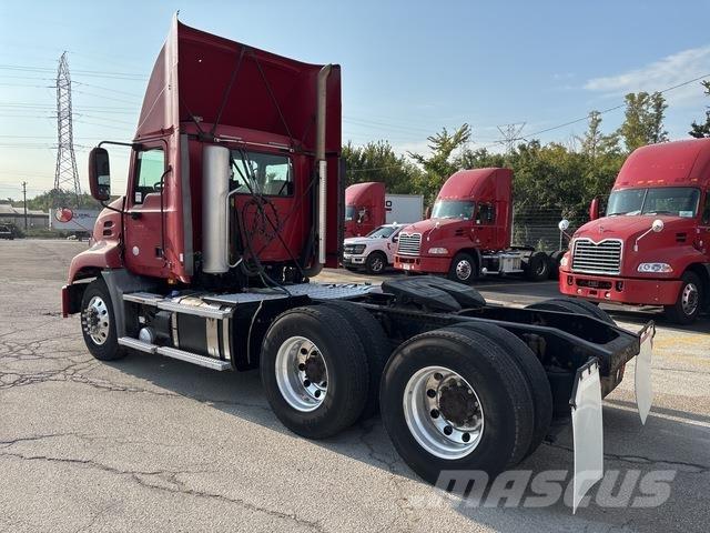 Mack CXU613 Tracteur routier