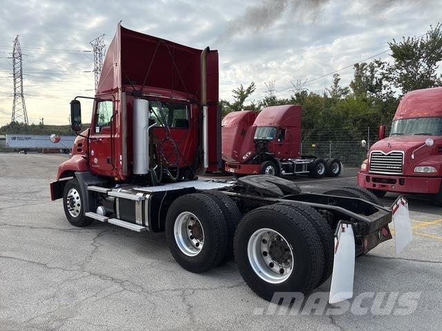 Mack CXU613 Tracteur routier