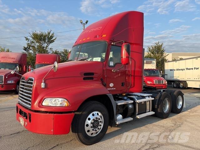 Mack CXU613 Tracteur routier