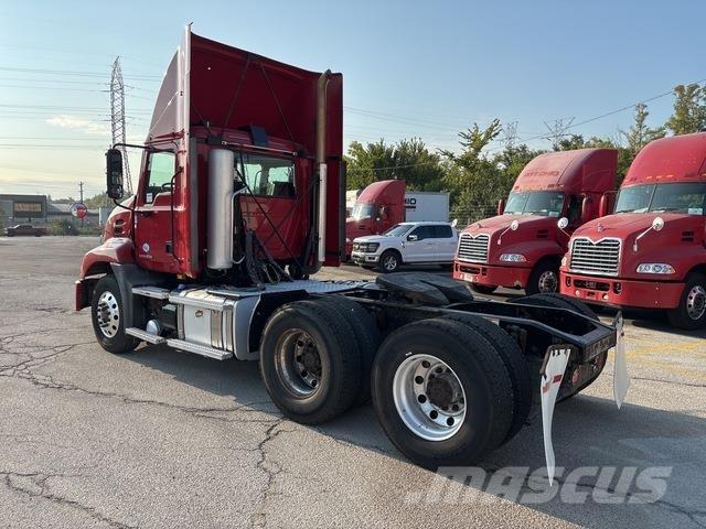 Mack CXU613 Tracteur routier