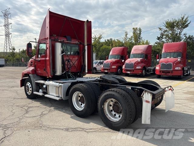 Mack CXU613 Tracteur routier