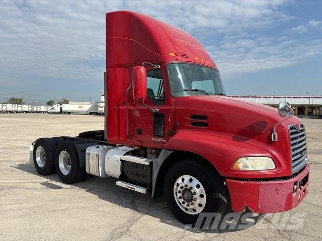Mack CXU613 Tracteur routier