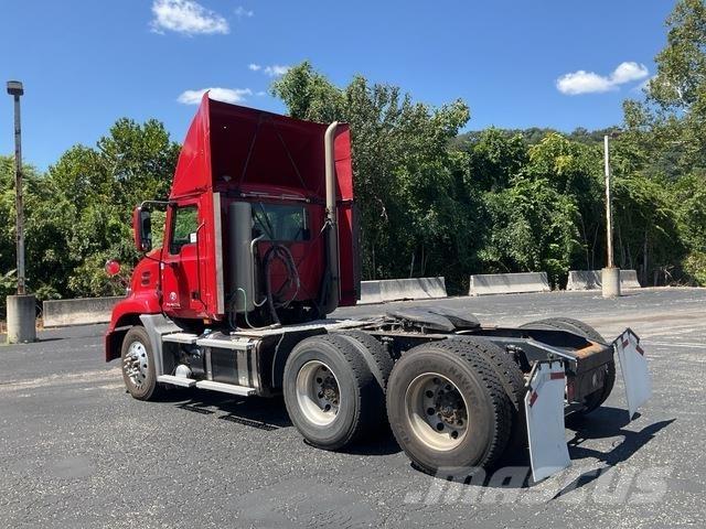 Mack CXU613 Tracteur routier