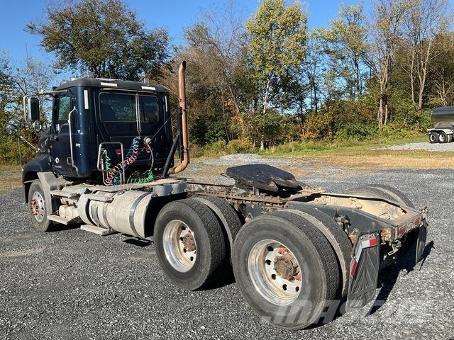 Mack CXU613 Tracteur routier