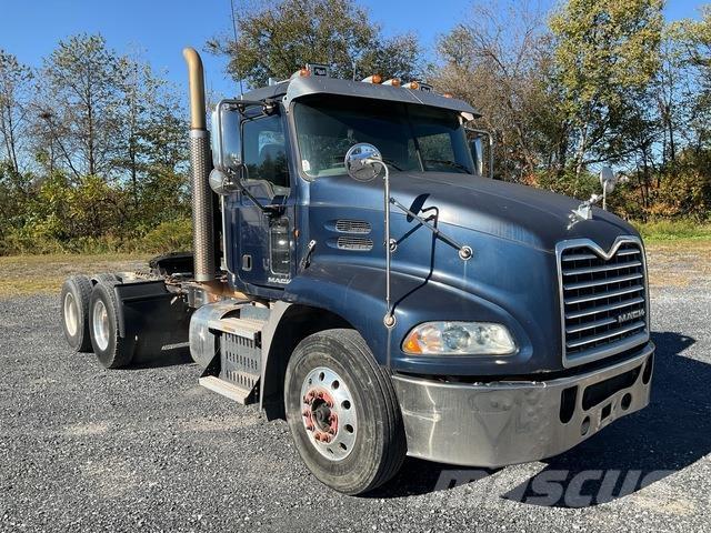 Mack CXU613 Tracteur routier