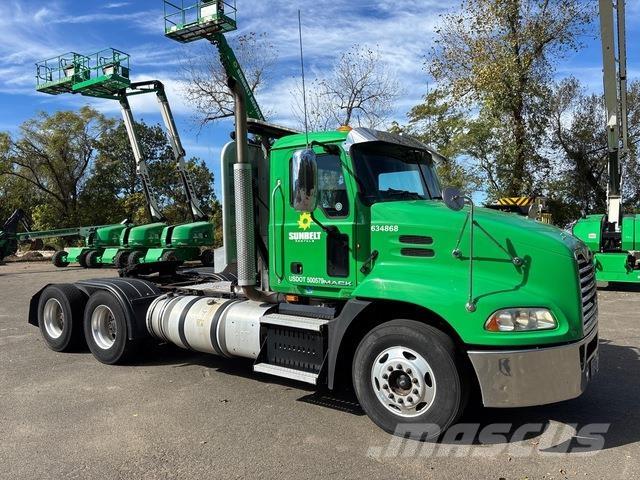 Mack CXU613 Tracteur routier
