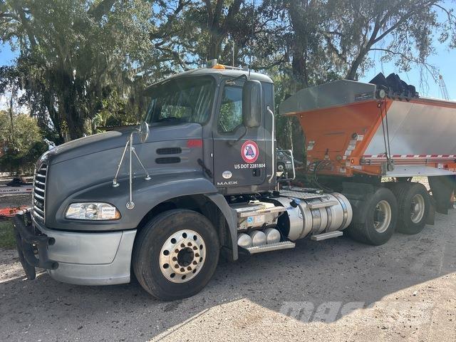 Mack CXU613 Tracteur routier