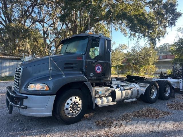 Mack CXU613 Tracteur routier