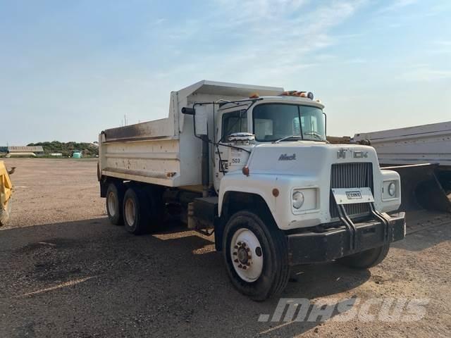 Mack DM686S Camion benne