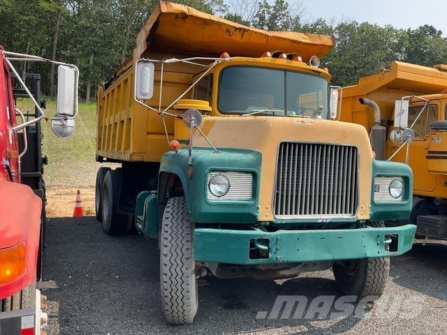 Mack DM686SX Camion benne