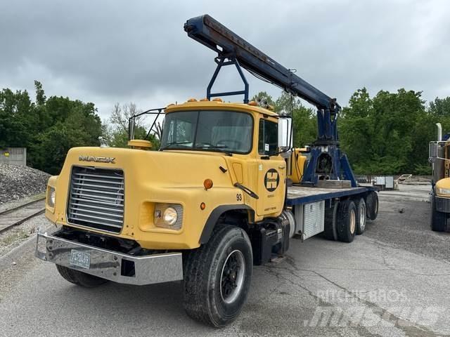 Mack DM688S Autre camion