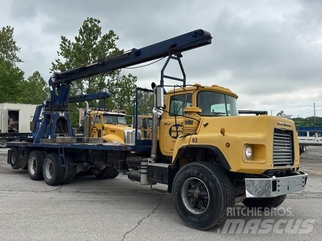 Mack DM688S Autre camion