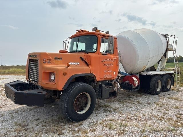 Mack DM690 Camion citerne à eau