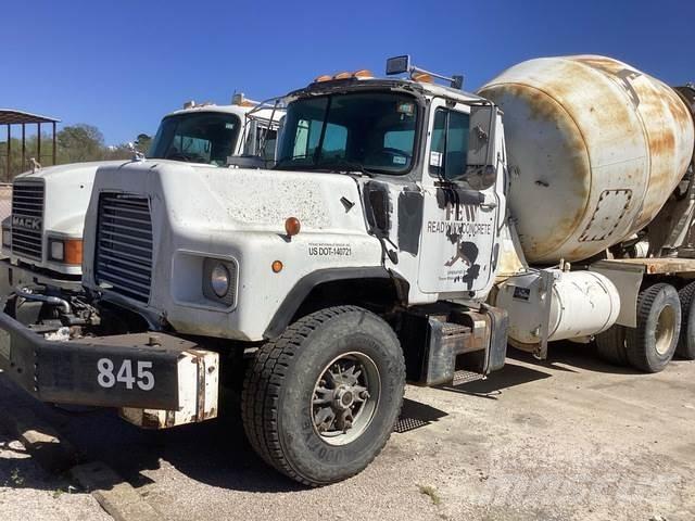 Mack DM690S Autre camion