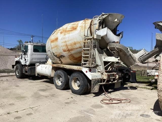 Mack DM690S Autre camion