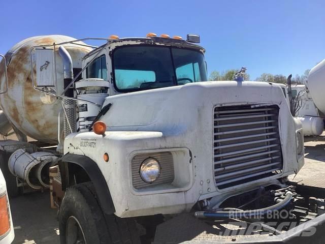 Mack DM690S Autre camion