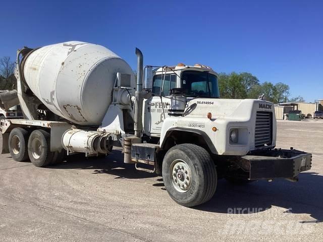 Mack DM690S Autre camion