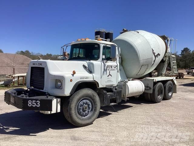 Mack DM690S Autre camion