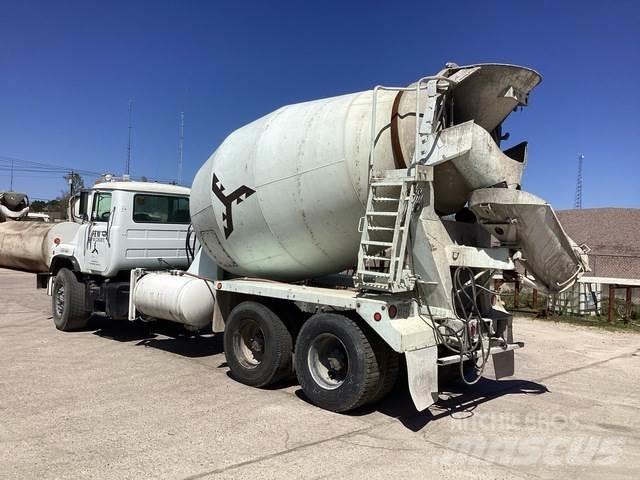 Mack DM690S Autre camion