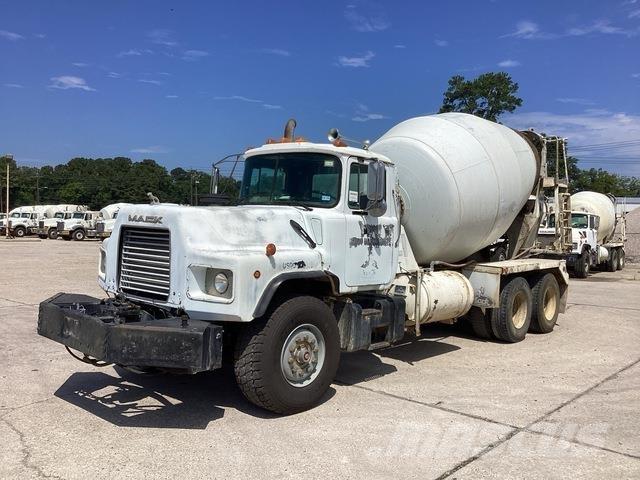 Mack DM690S Autre camion