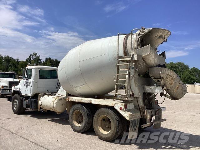 Mack DM690S Autre camion