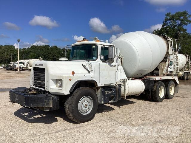 Mack DM690S Autre camion