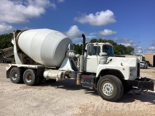 Mack DM690S Autre camion