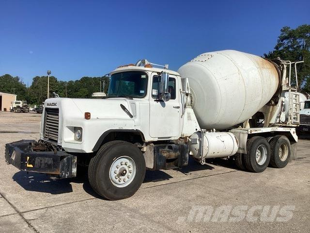 Mack DM690S Autre camion