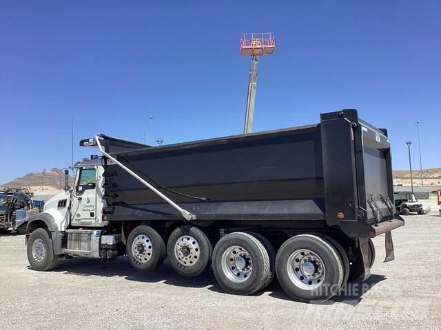 Mack GR104F Camion benne