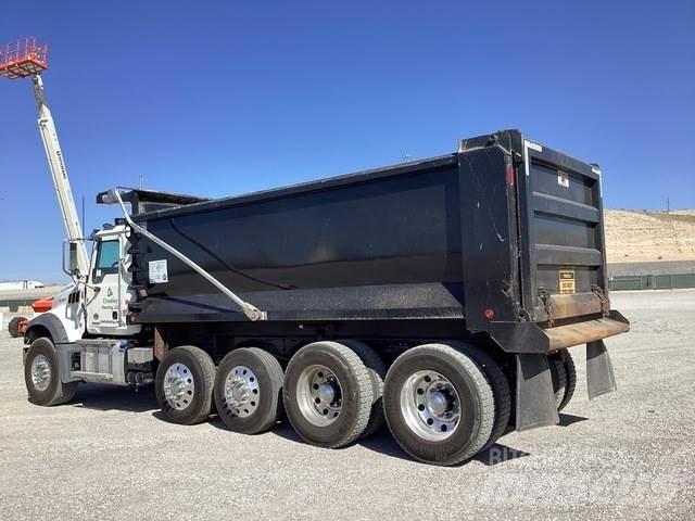 Mack GR104F Camion benne