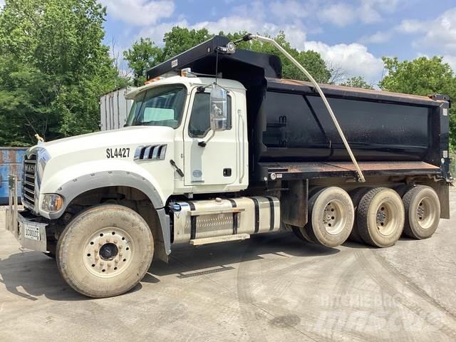 Mack GR64F Camion benne