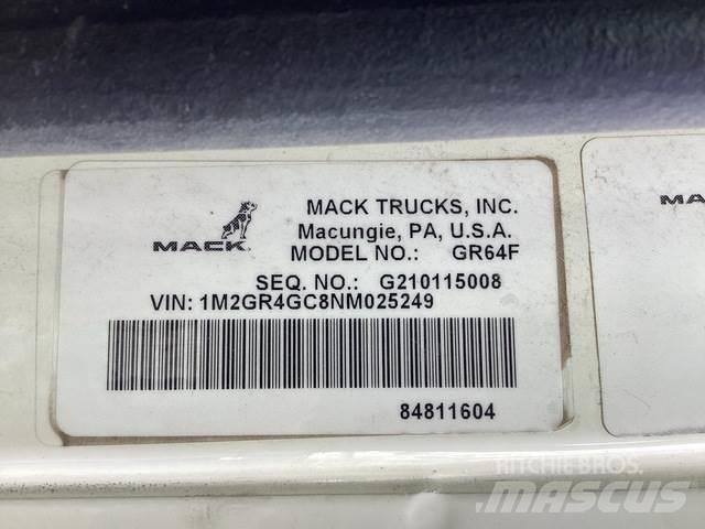 Mack GR64F Camion benne