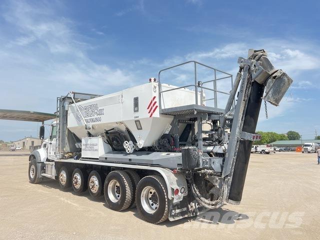 Mack GR64F Camion malaxeur
