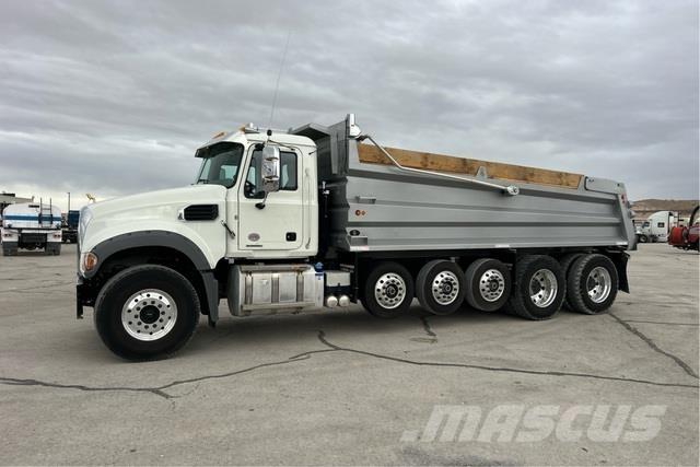 Mack GR64F Camion benne