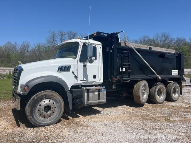 Mack GR84F Camion benne
