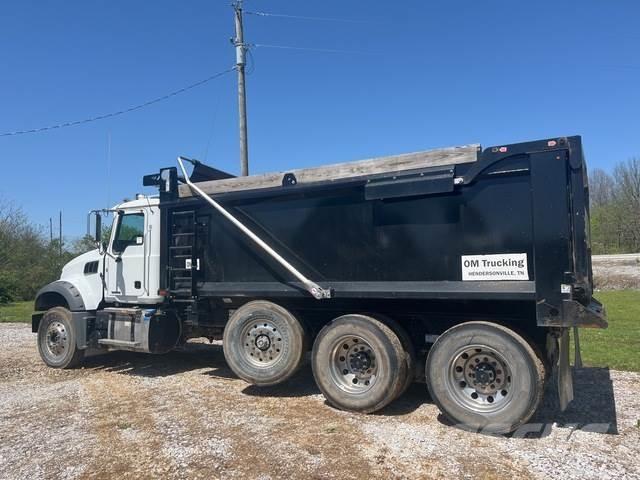 Mack GR84F Camion benne
