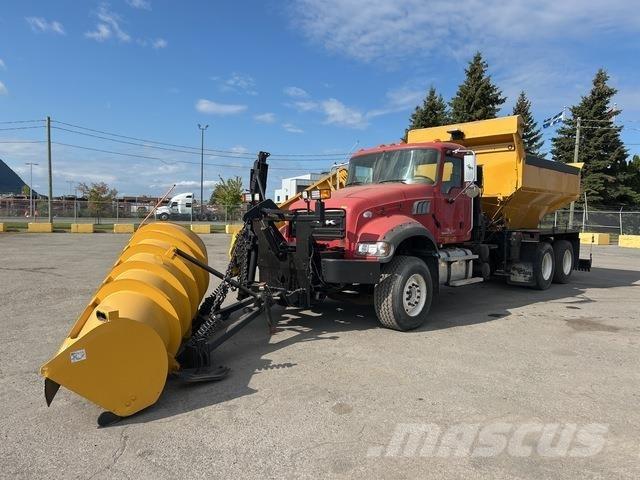 Mack GU433 Chasse neige