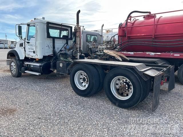 Mack GU713 Tracteur routier