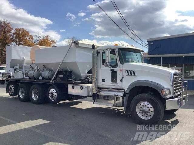 Mack GU713 Camion malaxeur