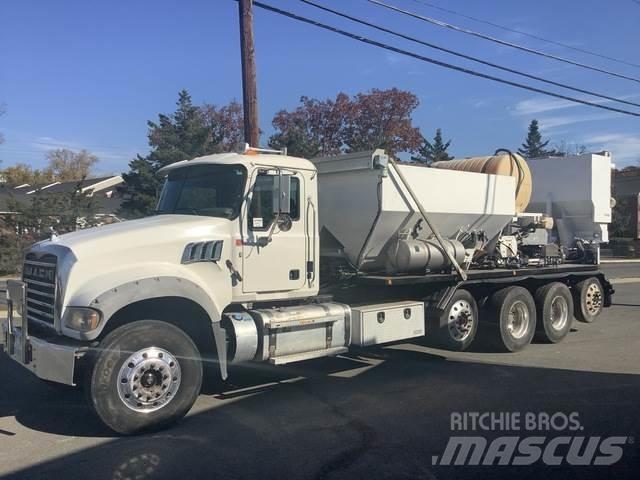 Mack GU713 Camion malaxeur