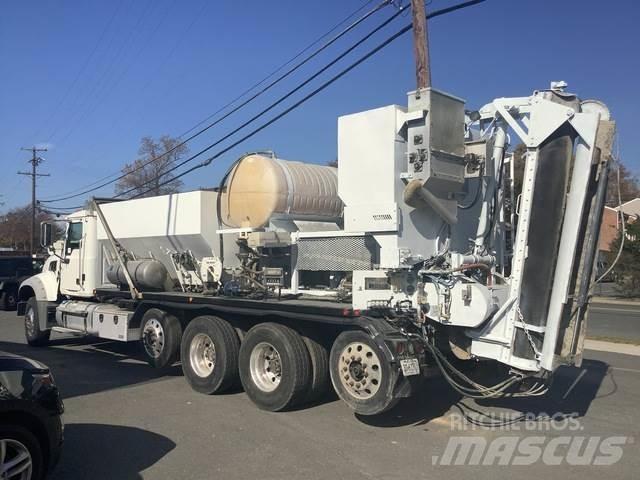 Mack GU713 Camion malaxeur