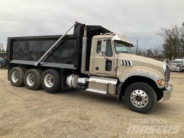 Mack GU713 Camion benne