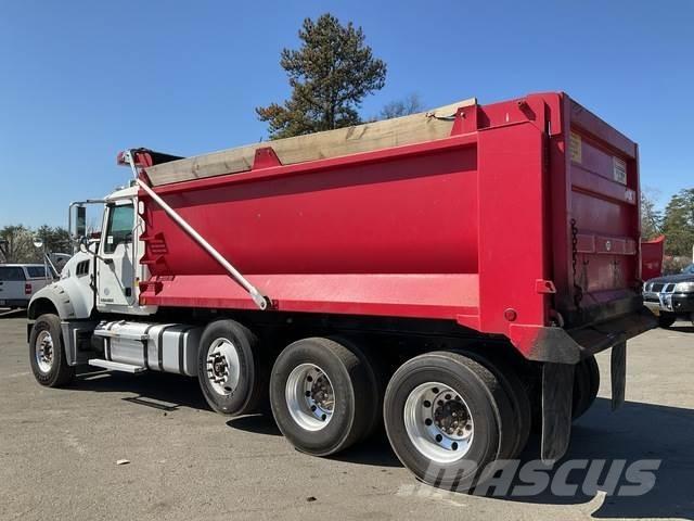 Mack GU713 Camion benne
