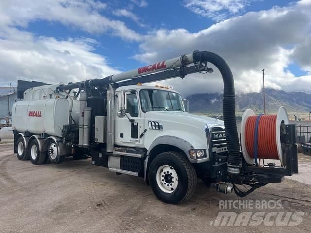 Mack GU713 Pelle sur chenilles