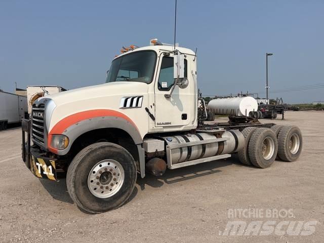 Mack GU713 Tracteur routier