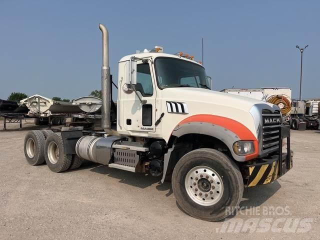 Mack GU713 Tracteur routier