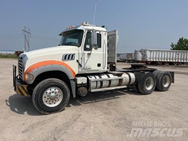 Mack GU713 Tracteur routier