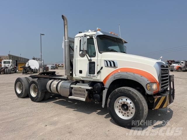 Mack GU713 Tracteur routier